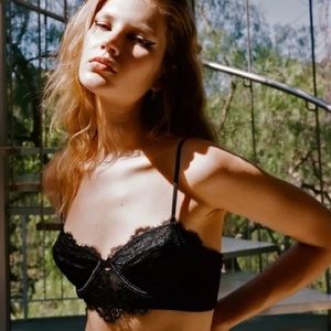 out from under urban outfitters black lace balconette bra Sz small